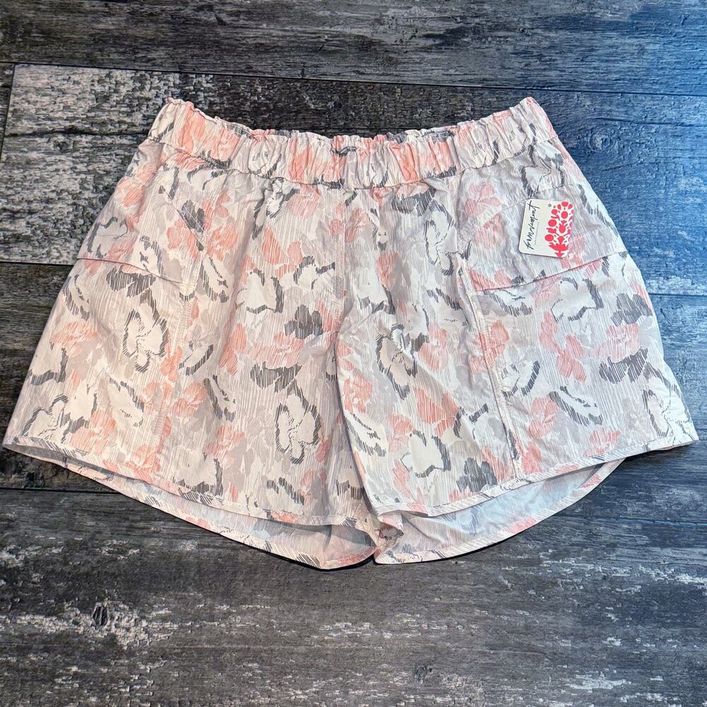 Free People Movement‎ In the Wild Printed Shorts Small Ivory Combo Pink Gray NEW - Picture 3 of 14